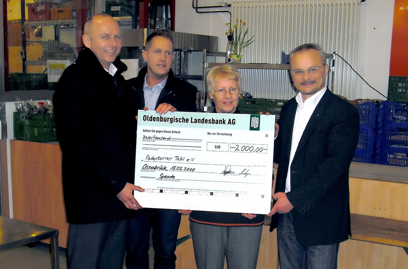 2 000 Von Bmo Fur Die Paderborner Tafel Wichtige Spende In